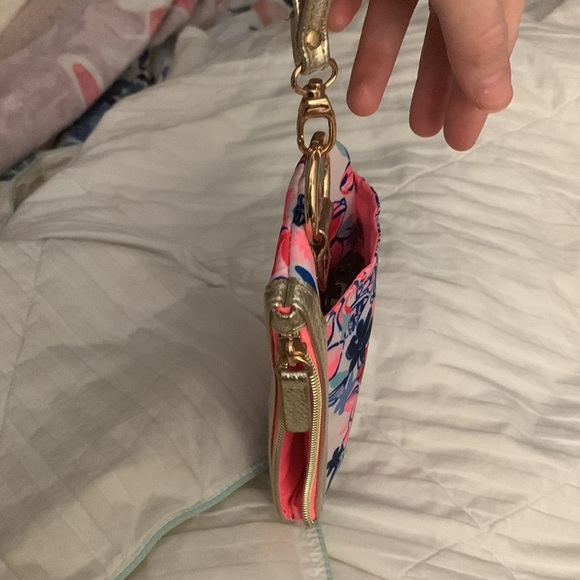 Lilly Pulitzer wristlet, change purse, and fits some phones! NWOT - Picture 12 of 12